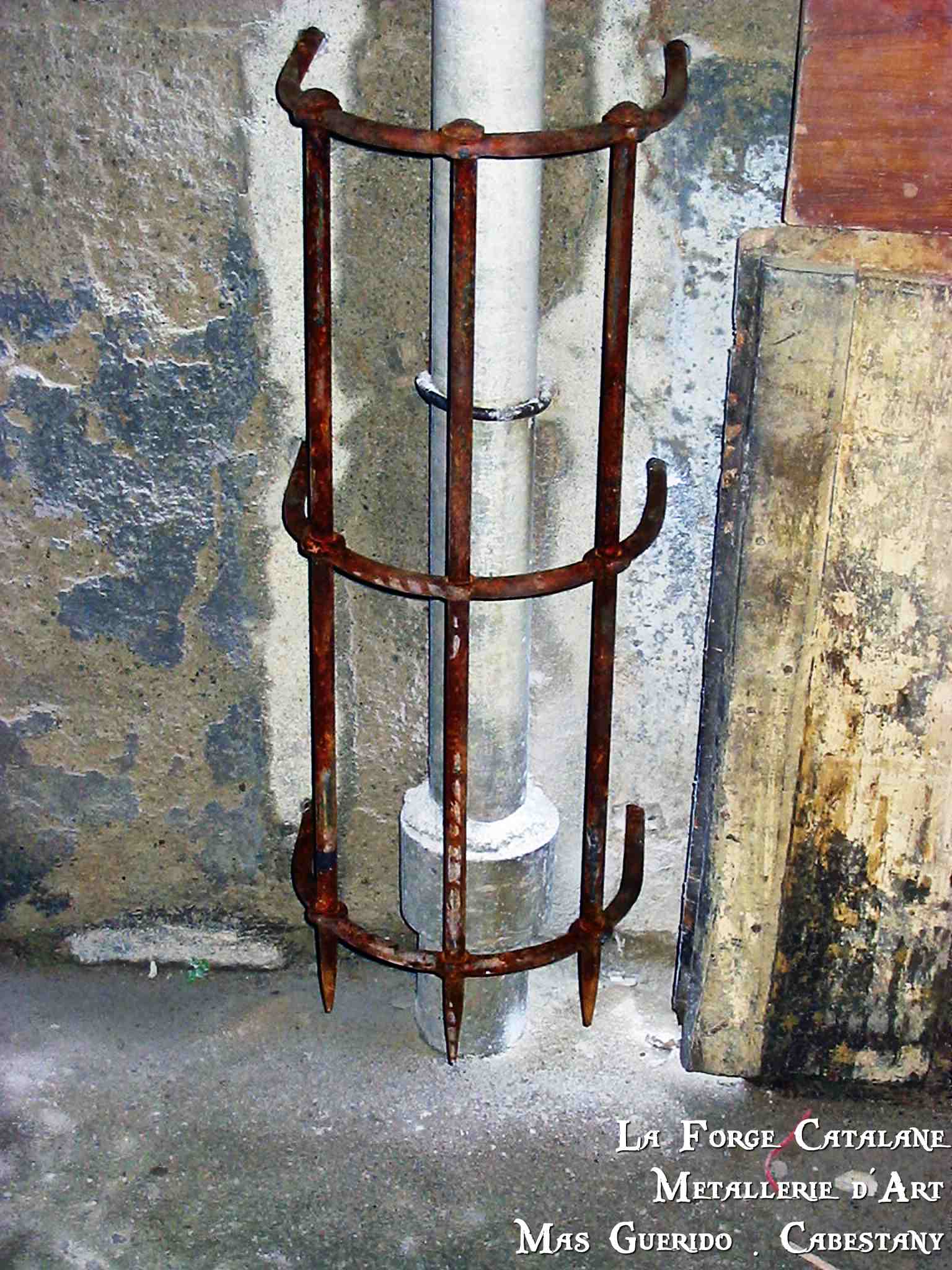 protection tuyau fer  forge catalane.jpg